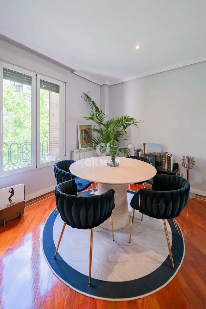 Comedor de Piso en venta en Madrid con Calefacción y Balcón