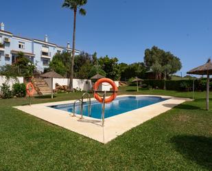 Piscina de Casa adosada en venda en Manilva amb Calefacció, Jardí privat i Terrassa