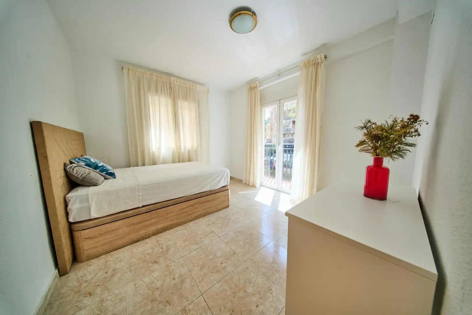Bedroom of Flat for sale in Granada  with Air Conditioner and Balcony