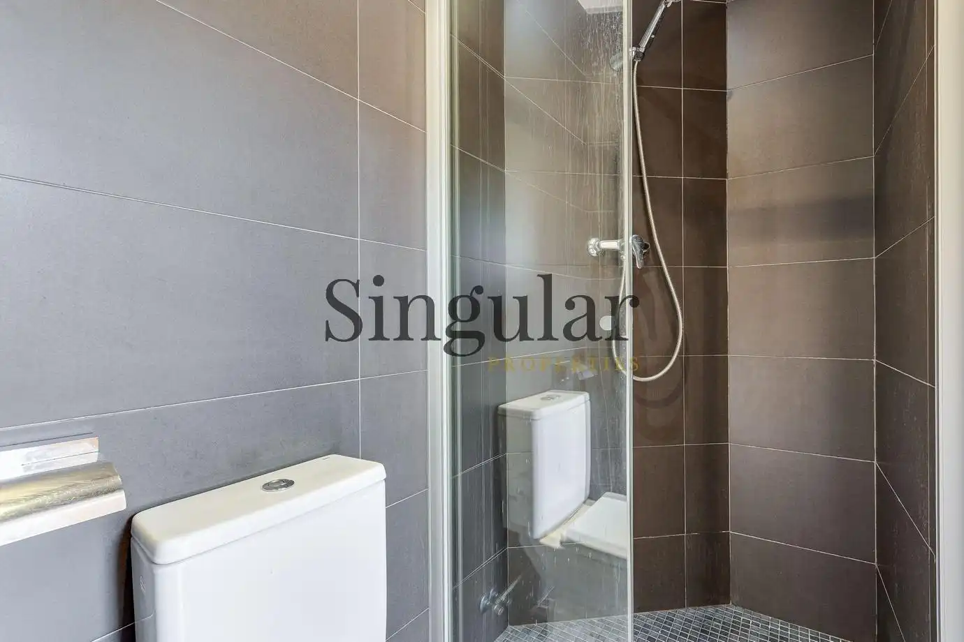 Baño de Piso en venta en Barcelona con Calefacción y Balcón