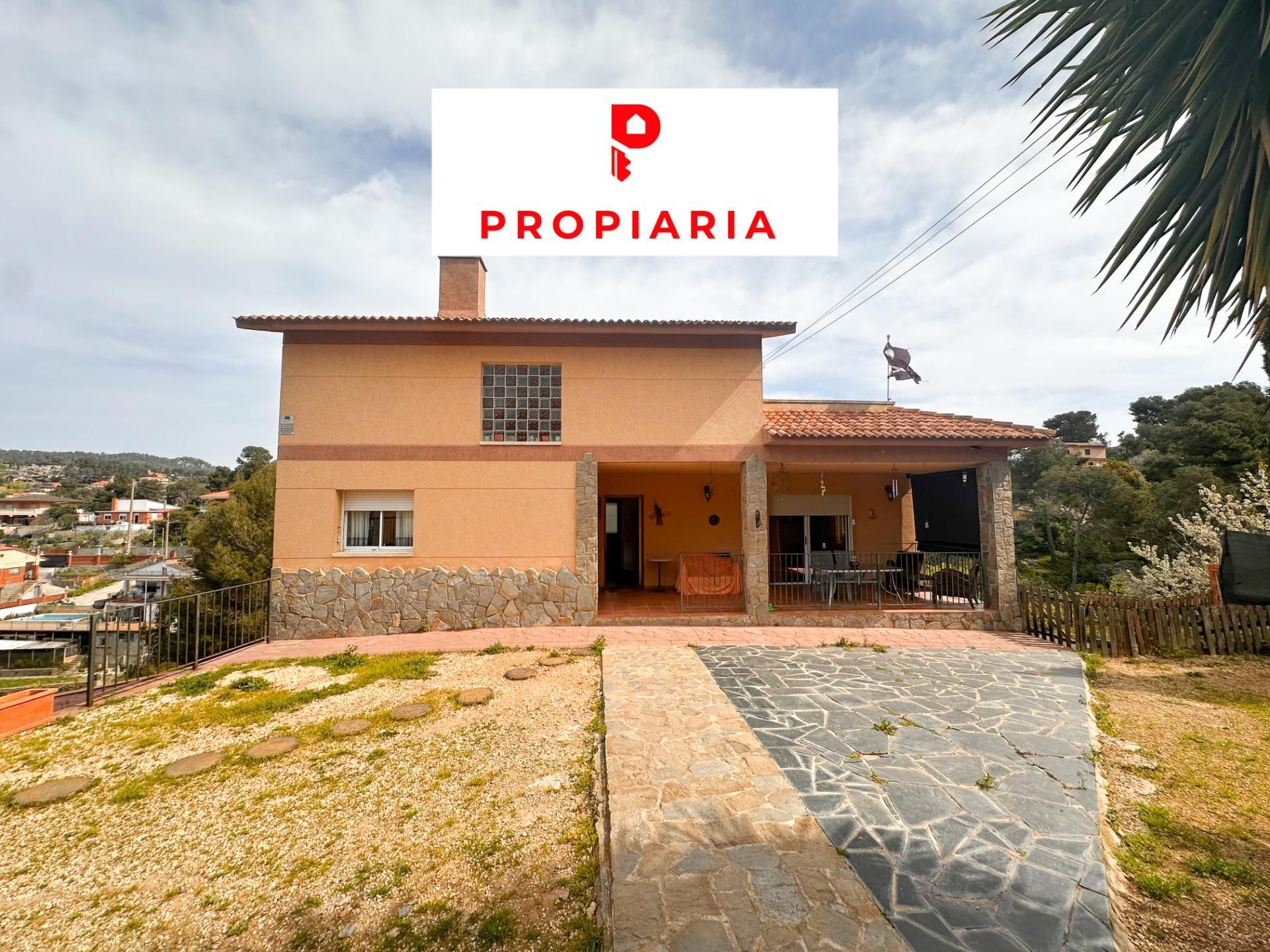 Vista exterior de Casa o xalet en venda en Vallirana amb Calefacció, Jardí privat i Terrassa