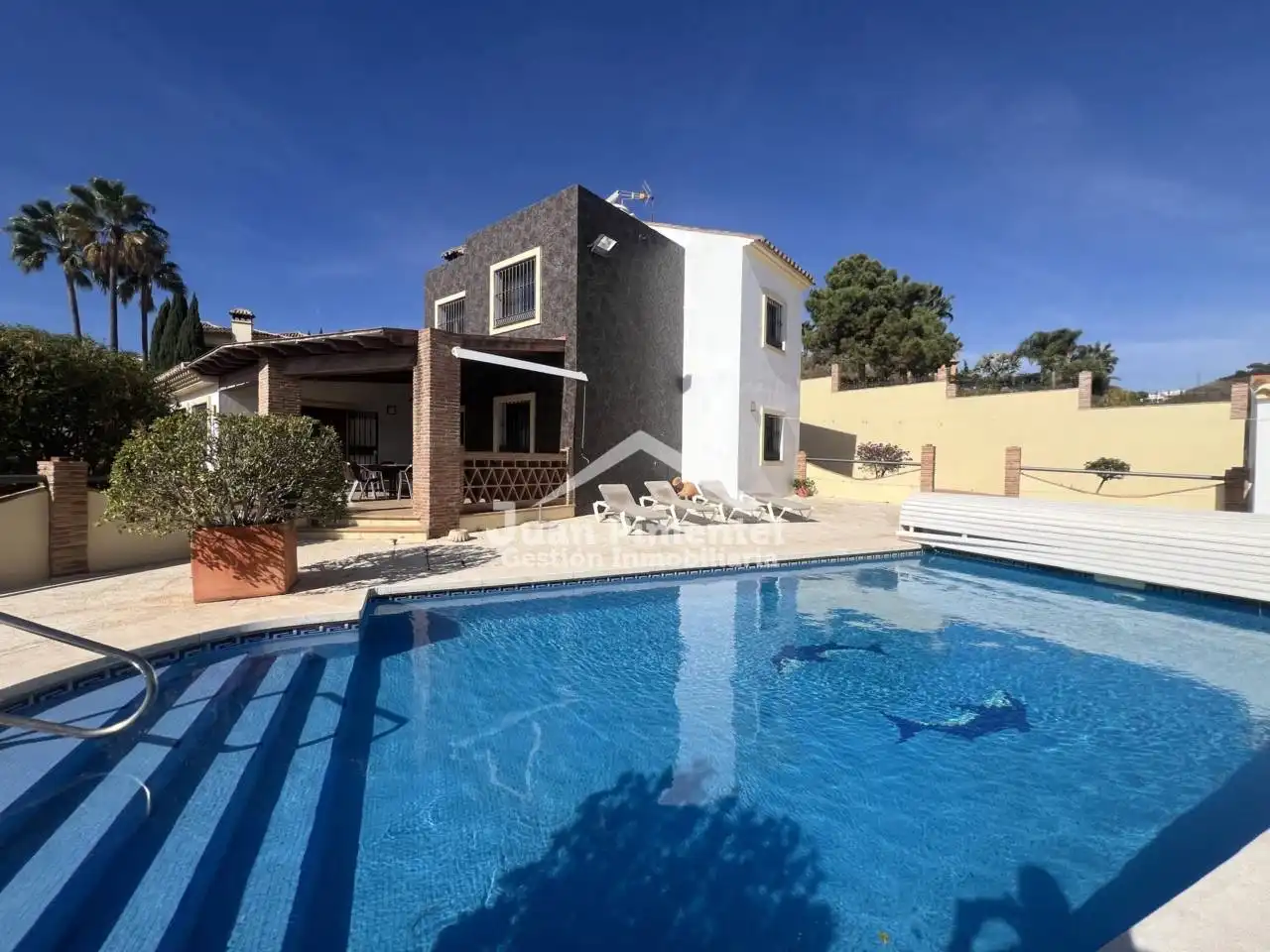 Casa rústica amb piscina en venda a Carretera General de Genalguacil 1