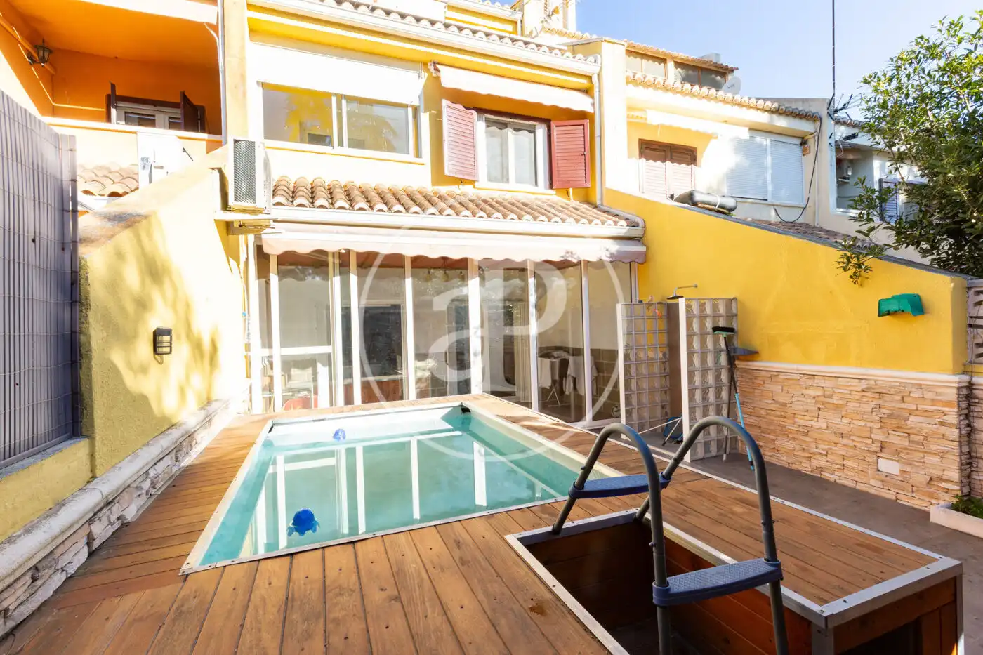 Vista exterior de Casa adosada en venta en Riba-roja de Túria con Aire acondicionado, Calefacción y Jardín privado