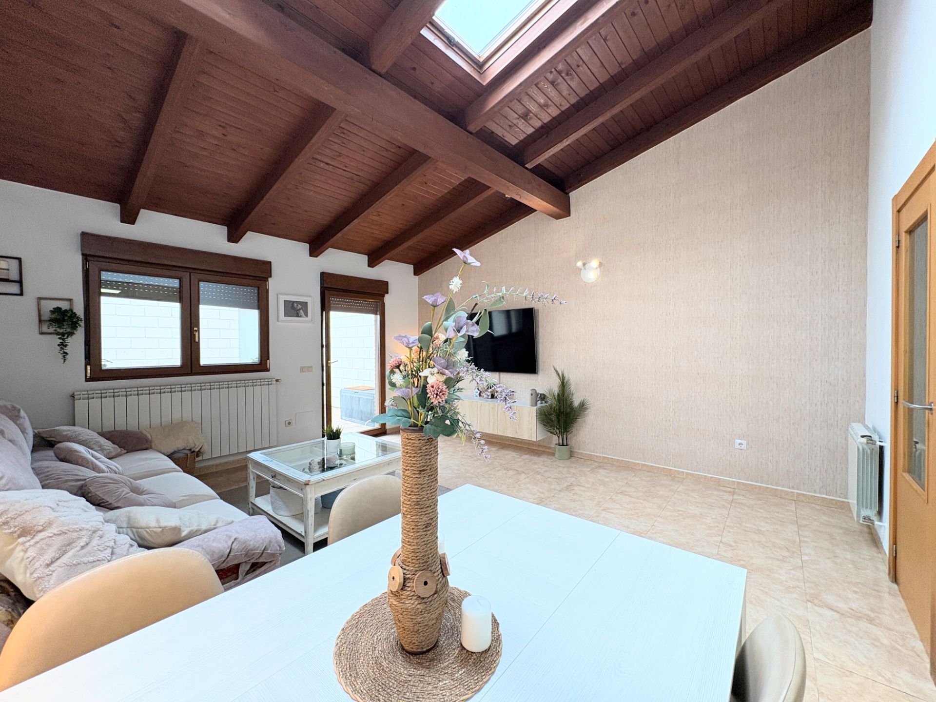 Sala d'estar de Casa o xalet en venda en Valladolid Capital amb Calefacció, Terrassa i Traster