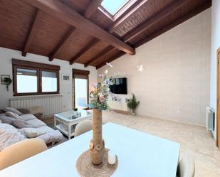 Sala d'estar de Casa o xalet en venda en Valladolid Capital amb Calefacció, Terrassa i Traster