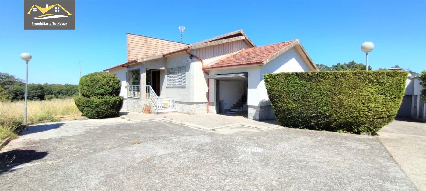 Vista exterior de Casa o xalet en venda en Amoeiro amb Calefacció, Parquet i Traster