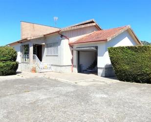 Vista exterior de Casa o xalet en venda en Amoeiro amb Piscina