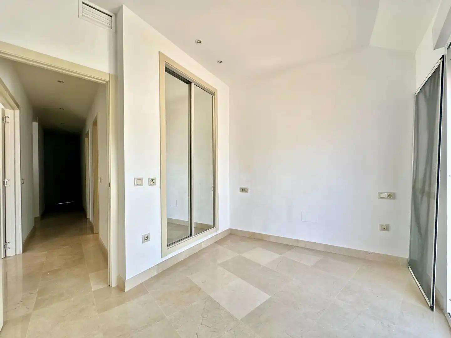 Ático con ascensor en venta en Castillo Sohail - Myramar, imagen 28