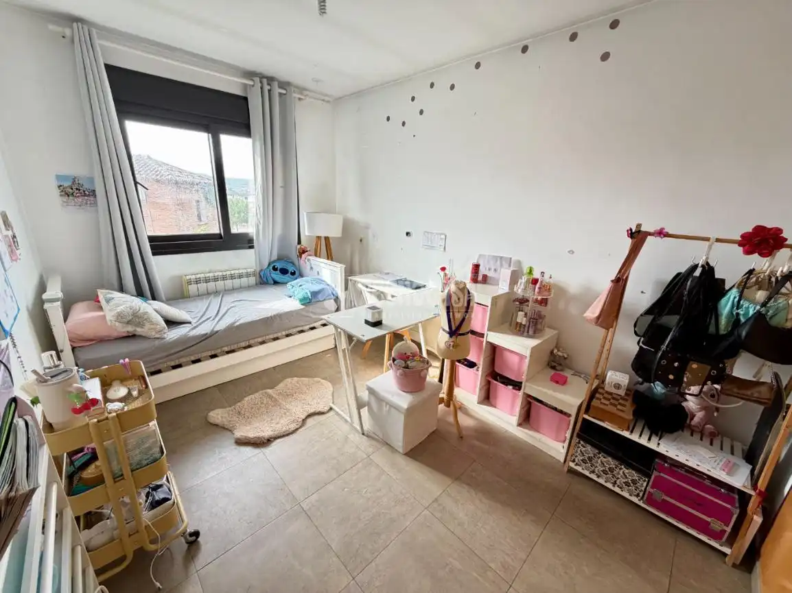 Habitación de Casa o chalet en venta en Serracines con Calefacción y Jardín privado