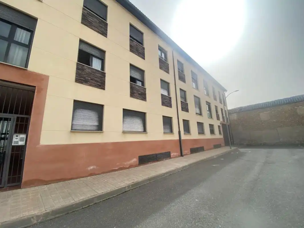 Vista exterior de Pis en venda en Noblejas amb Calefacció