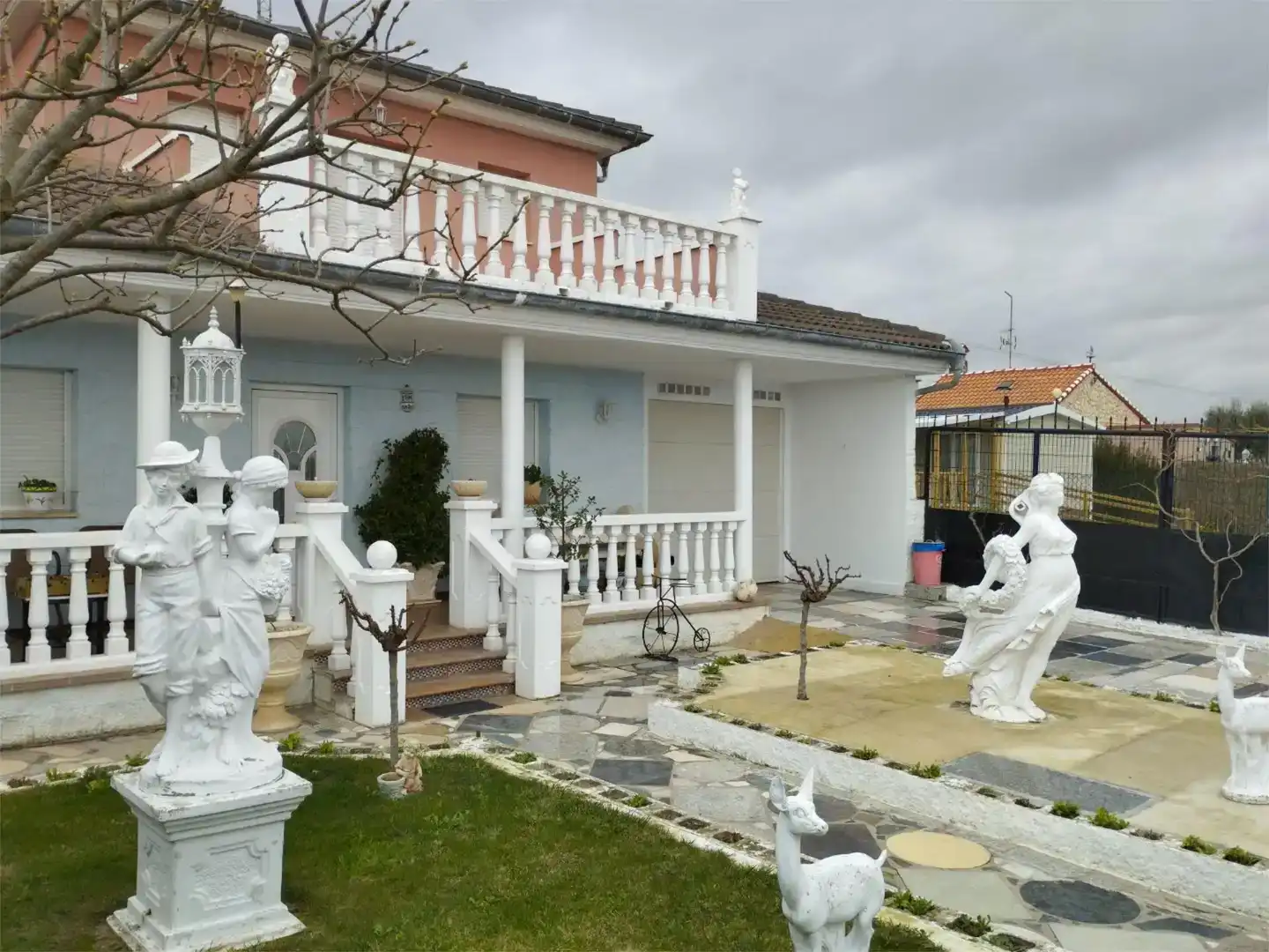 Vista exterior de Casa o chalet en venta en Briviesca con Jardín privado, Trastero y Piscina