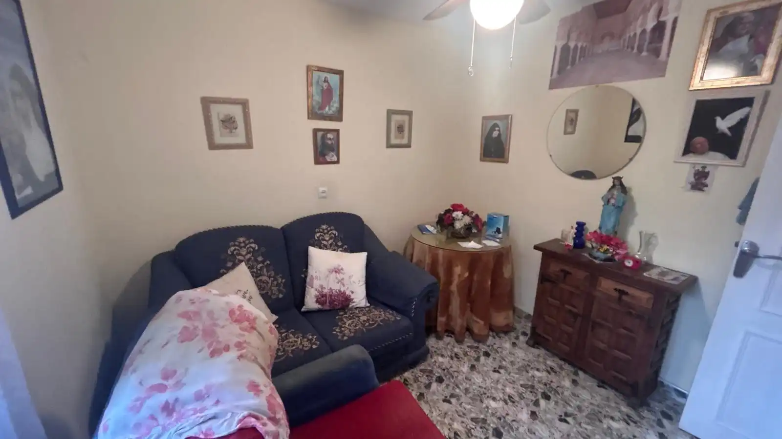 Sala d'estar de Planta baixa en venda en Córdoba amb Aire condicionat i Jardí privat