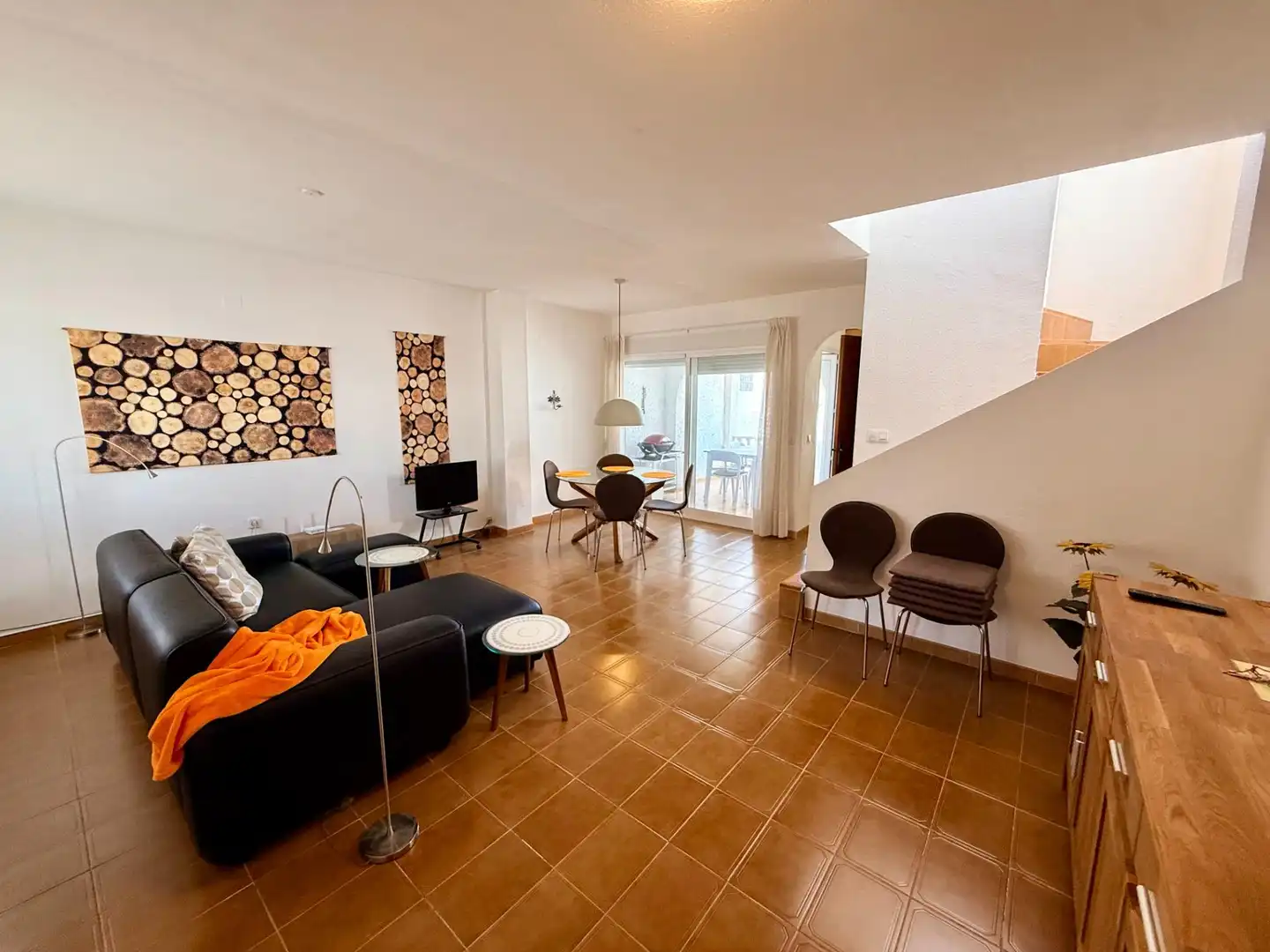 Sala d'estar de Casa adosada en venda en Torrevieja amb Terrassa, Moblat i Balcó