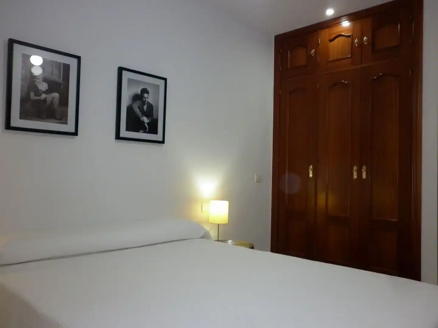 Dormitori de Apartament de lloguer en Dos Hermanas amb Aire condicionat, Moblat i Balcó