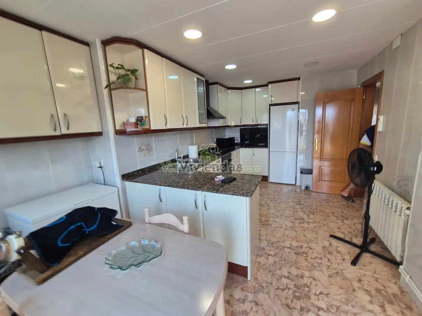 Cuina de Casa o xalet en venda en Sant Vicenç Dels Horts amb Aire condicionat, Calefacció i Jardí privat