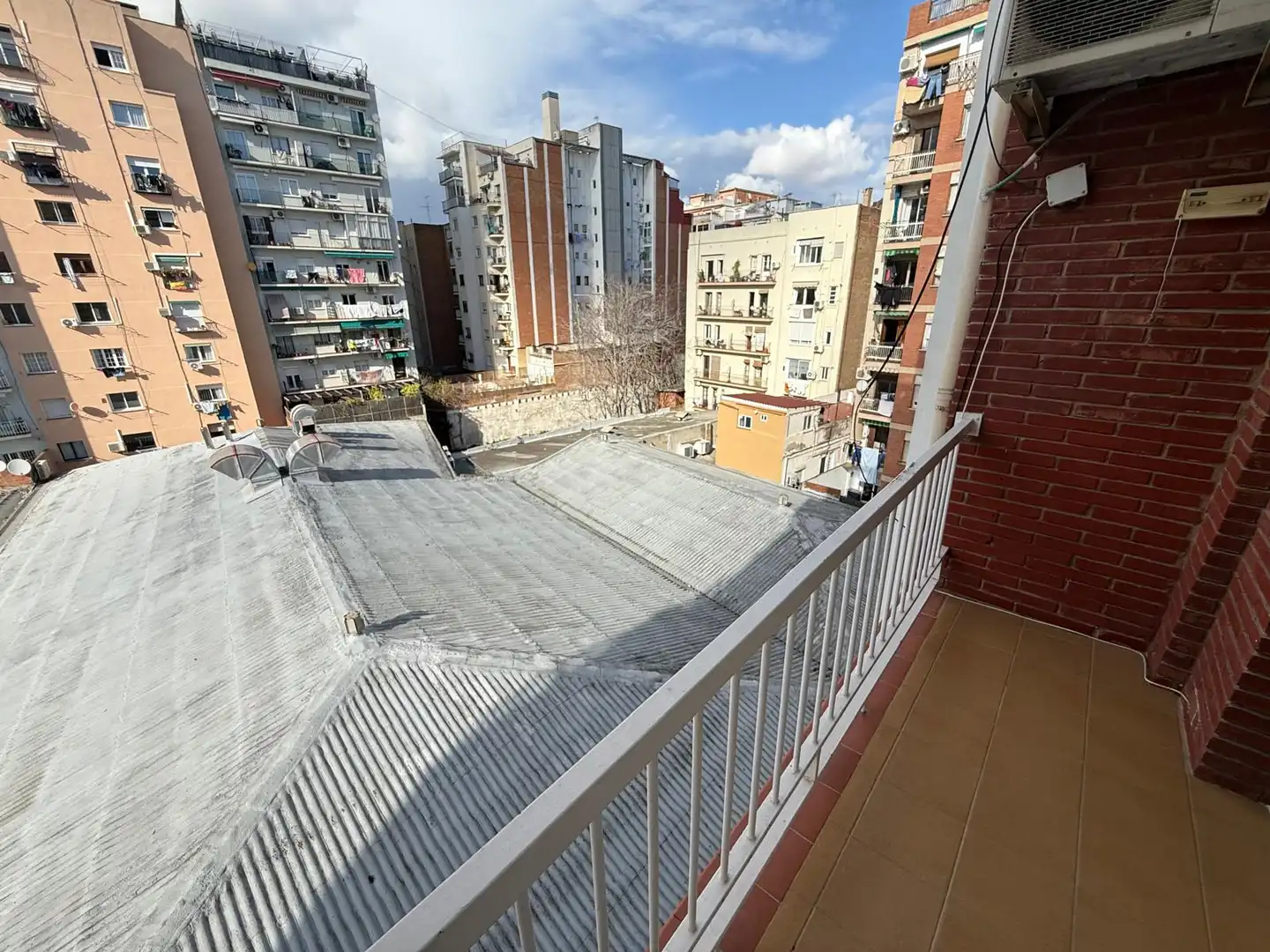 Vista exterior de Piso en venta en Barcelona con Amueblado y Balcón