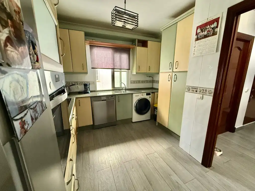 Küche von Maisonette zum Verkauf in Cádiz mit Balkon