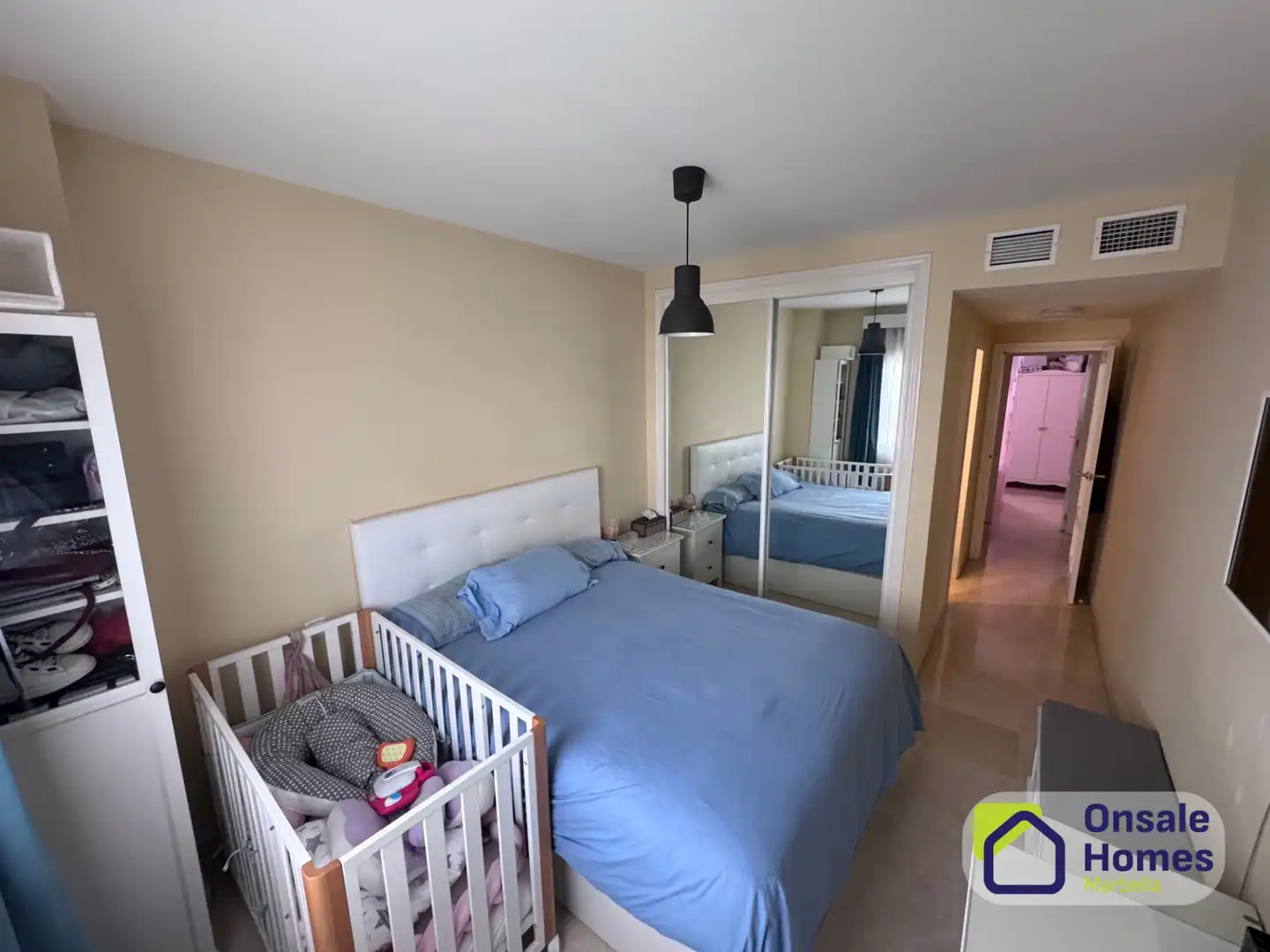 Habitación de Piso en venta en Estepona con Aire acondicionado y Terraza