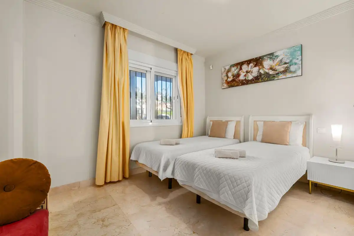 Bedroom of Apartments for sale in Estepona Pueblo