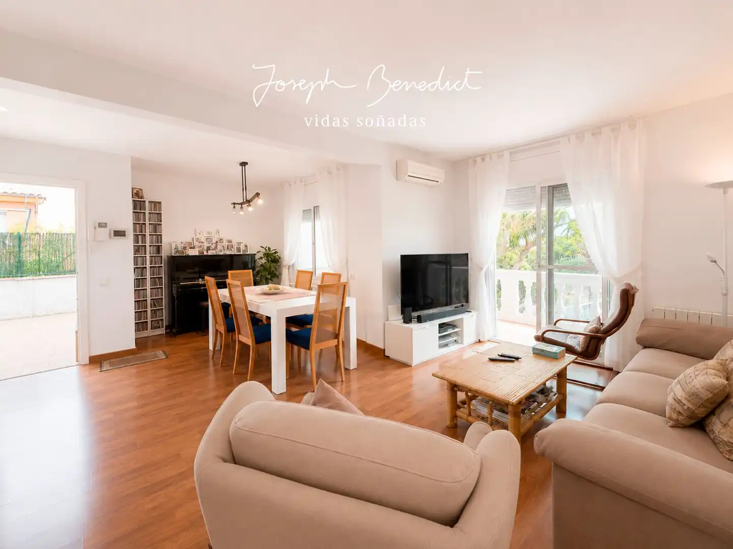 Living room of Houses for sale in Castelldefels  with Air Conditioner, Heating and Private garden