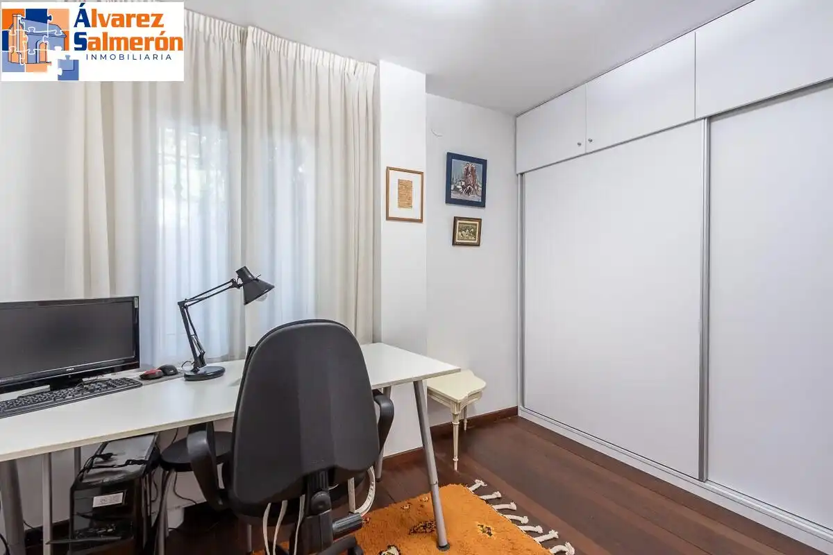 Houses for sale in Calle ZORAYA, Camino de los Neveros - Serrallo