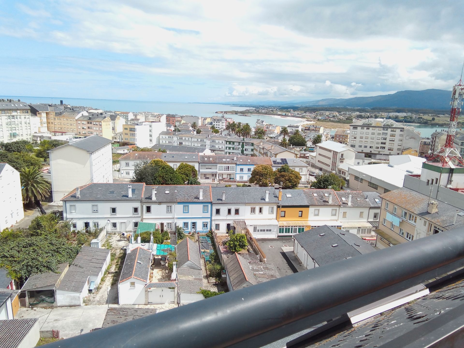 Vista exterior de Àtic en venda en Foz amb Calefacció, Terrassa i Traster
