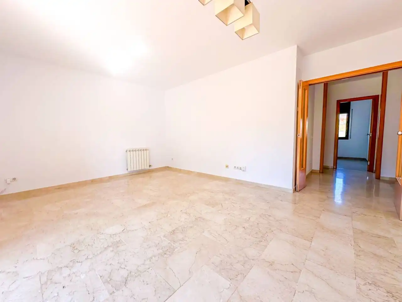 Wohnung zum Verkauf in Girona mit Heizung, Terrasse und Balkon