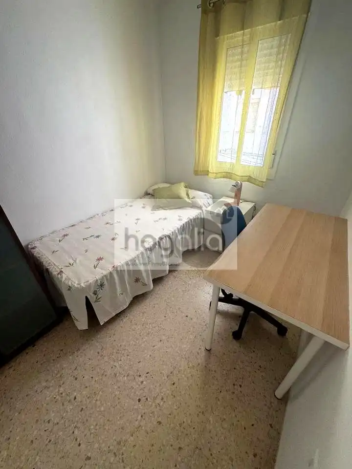 Bedroom of Flat for rent in Sevilla  with Air Conditioner, Terrace and Furnished