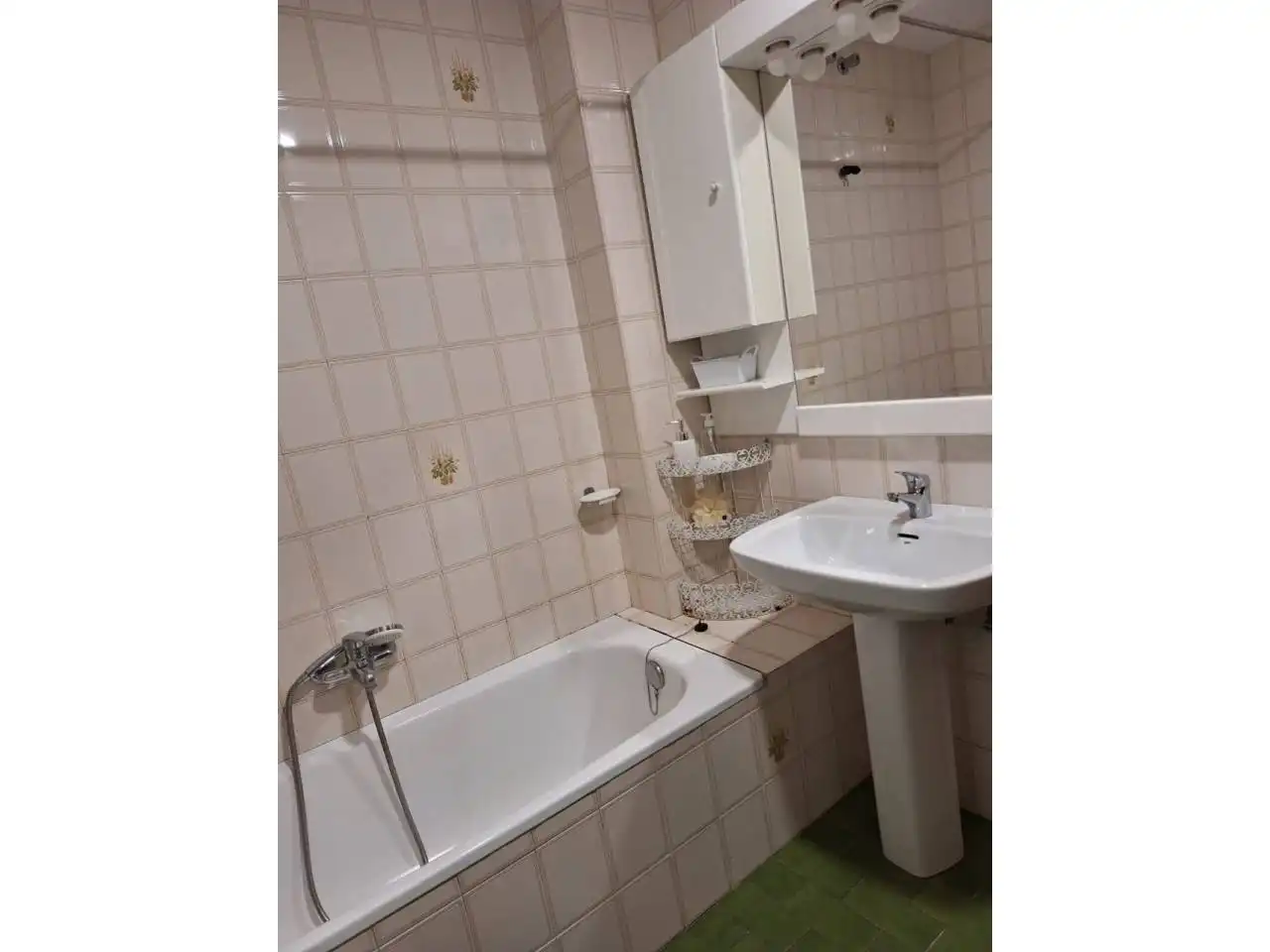 Badezimmer von Wohnungen zur Miete in Burgos mit Heizung, Parkett und Terrasse