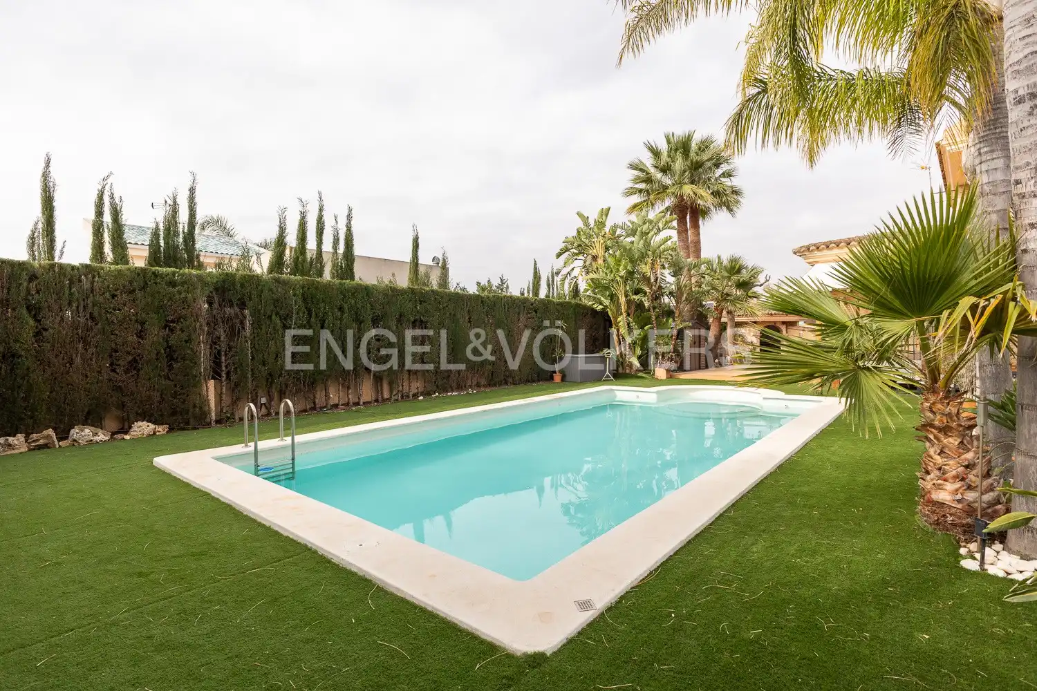 Swimming pool of Houses for sale in L'Eliana  with Air Conditioner, Heating and Private garden