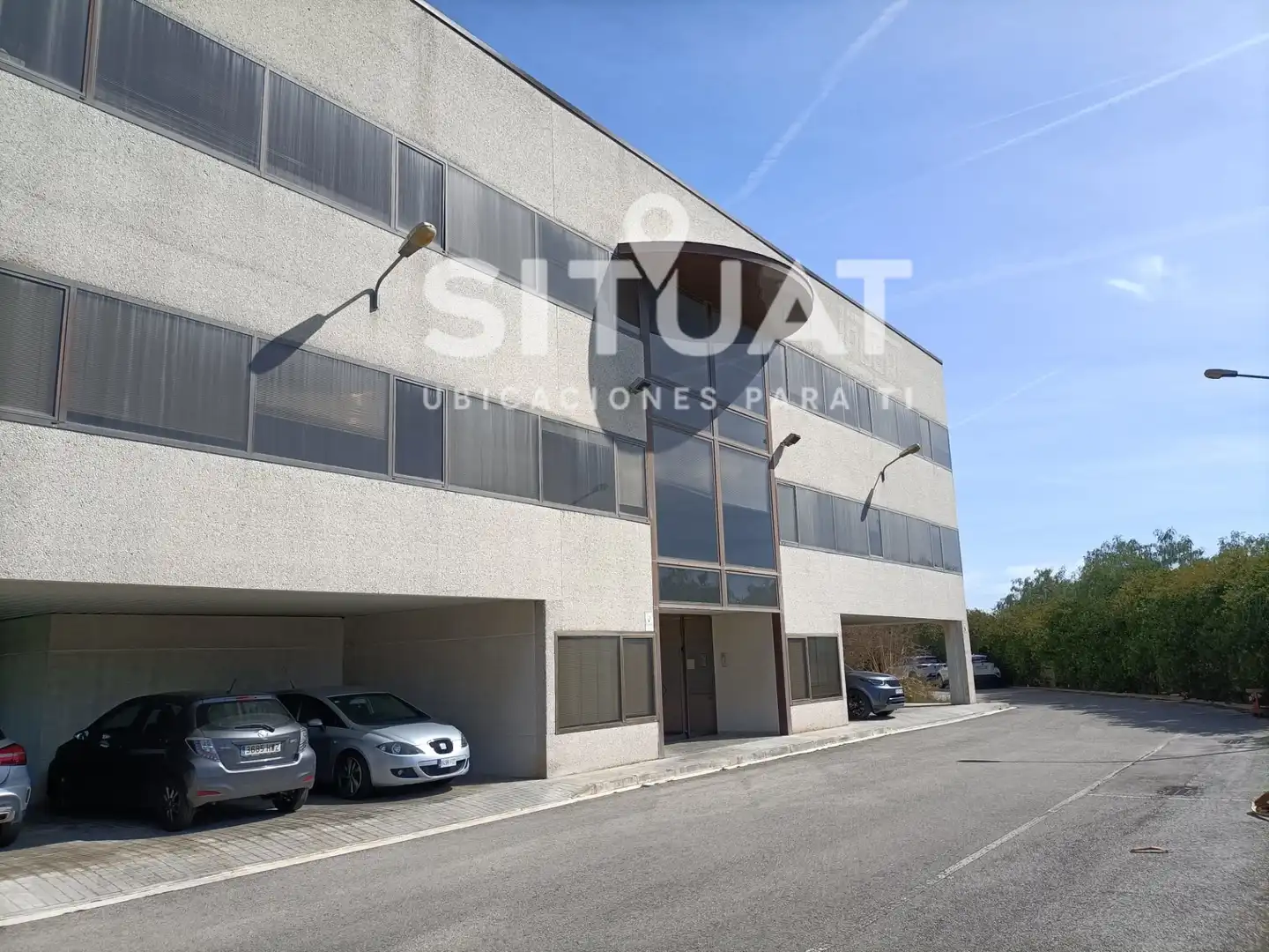 Vista exterior de Nave industrial de alquiler en Barberà del Vallès con Calefacción y Alarma