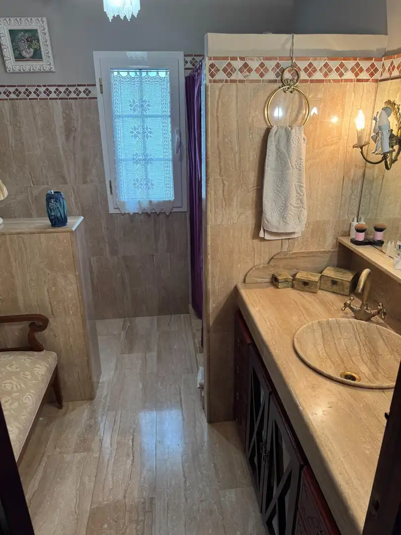 Bany de Casa adosada en venda en Morón de la Frontera amb Aire condicionat, Jardí privat i Moblat