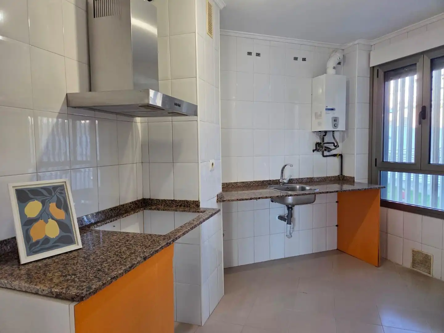Küche von Wohnung zum Verkauf in Santander mit Heizung, Privatgarten und Parkett
