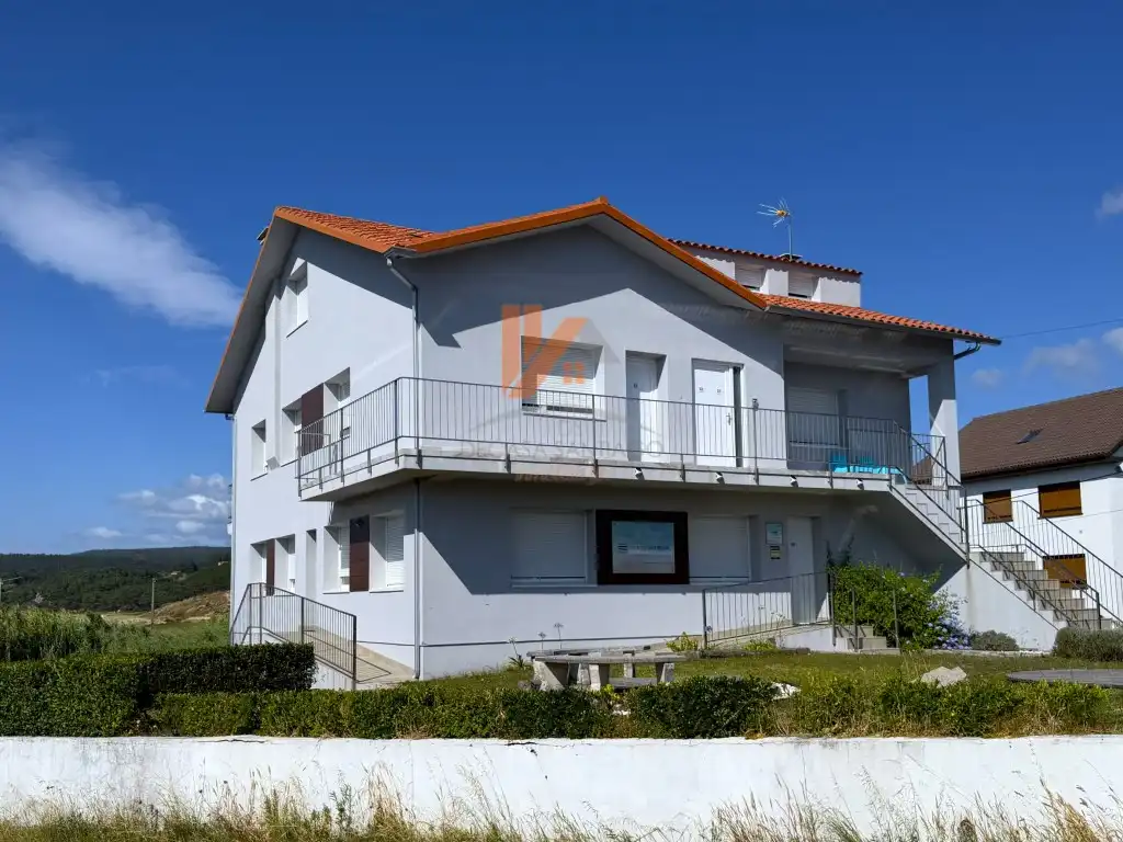 Vista exterior de Casa o xalet en venda en Porto do Son amb Jardí privat, Terrassa i Moblat