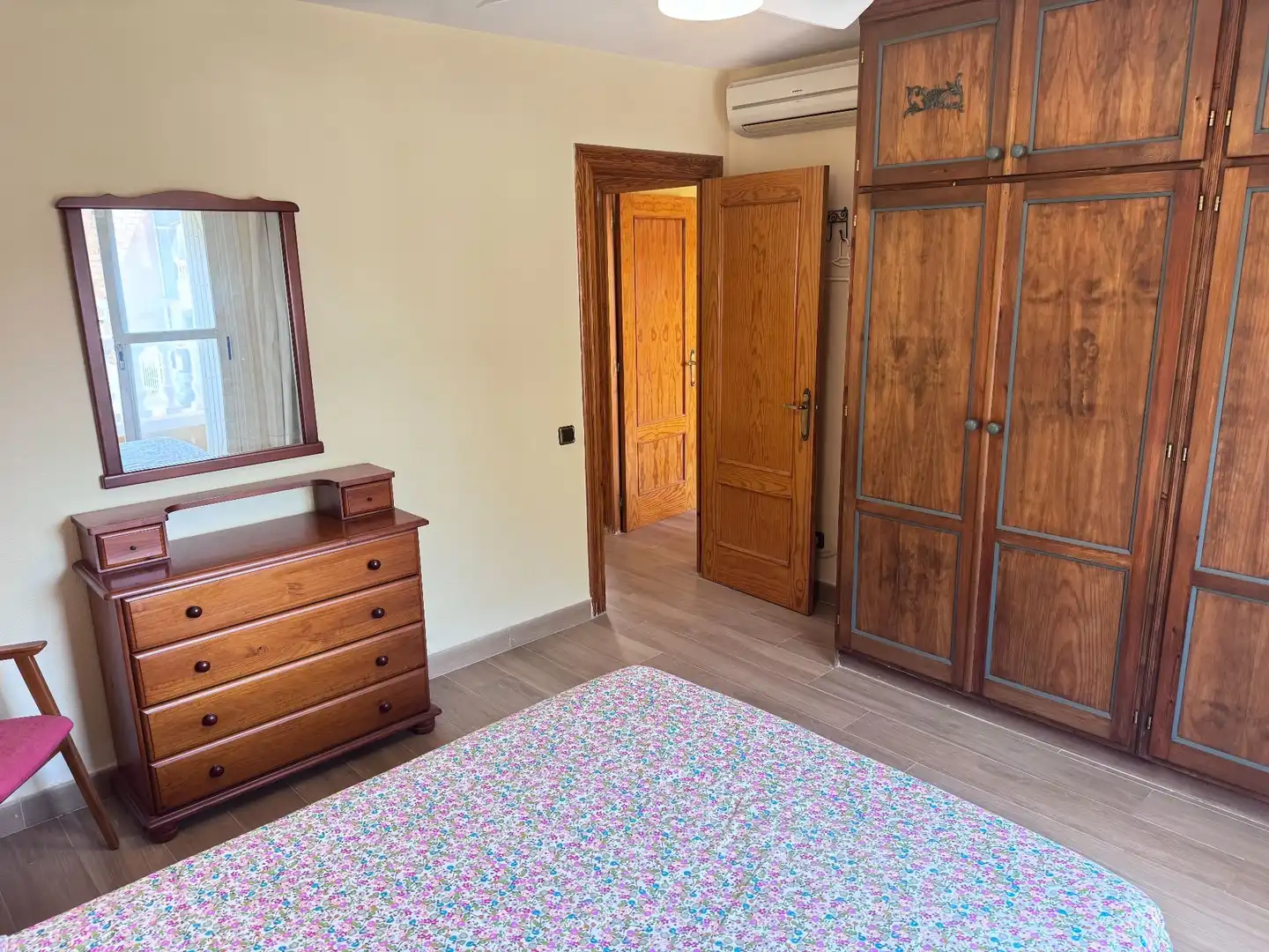 Schlafzimmer von Einfamilien-Reihenhaus zum Verkauf in Roquetas de Mar mit Klimaanlage
