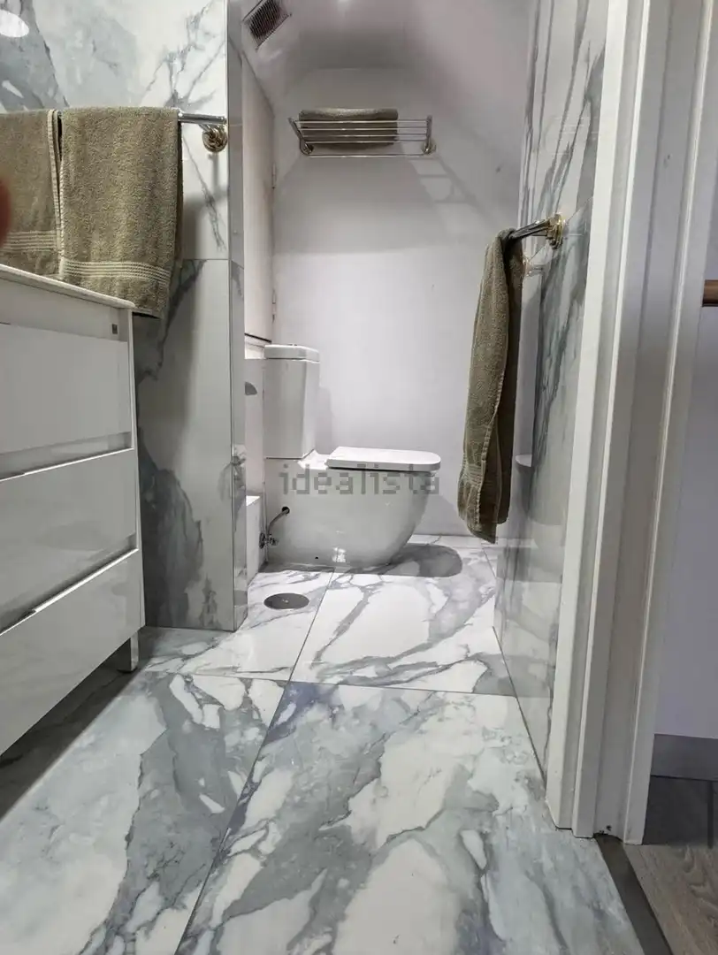 Bathroom of Duplexes for rent in Corpa, Madrid