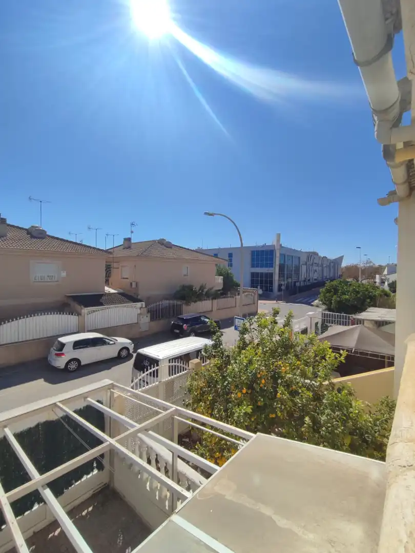 Vista exterior de Casa o chalet en venta en San Pedro del Pinatar con Jardín privado, Terraza y Amueblado