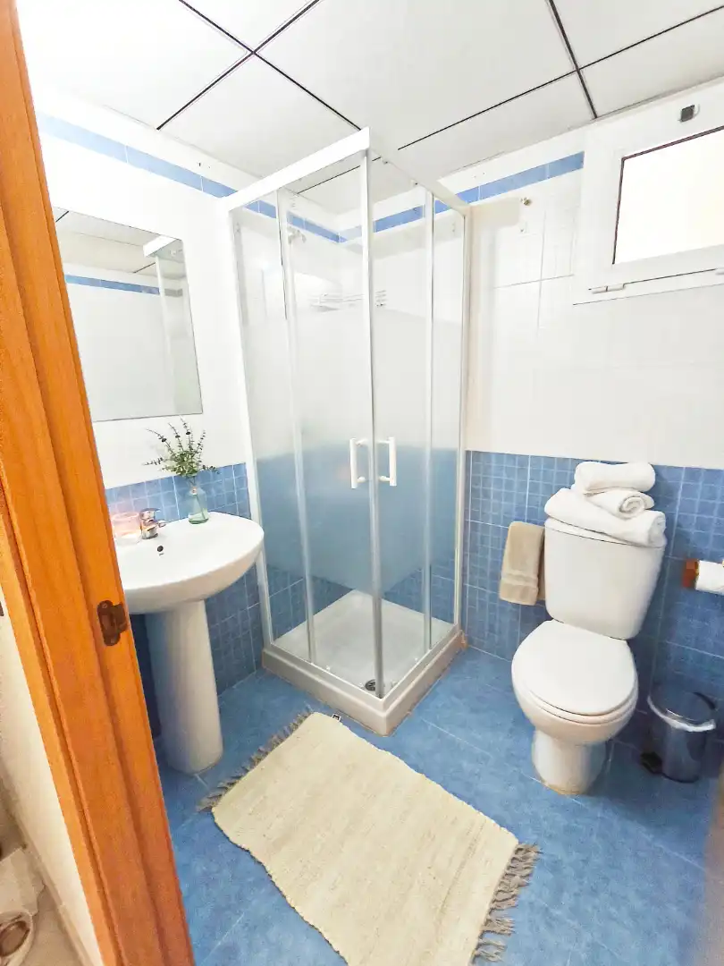 Badezimmer von Dachboden zum Verkauf in Almería mit Klimaanlage, Terrasse und Möbliert