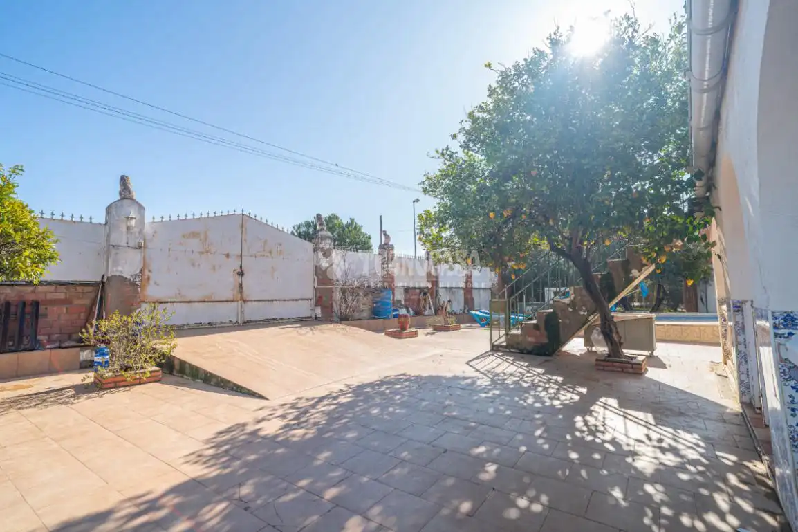 Vista exterior de Finca rústica en venda en Linares amb Aire condicionat, Terrassa i Traster