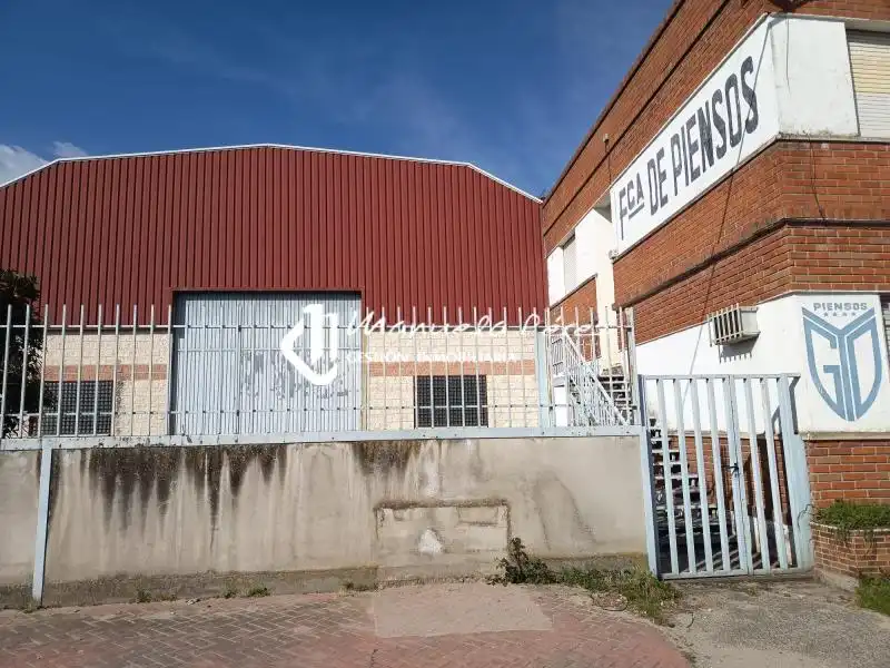 Vista exterior de Nave industrial en venta en Navalmoral de la Mata