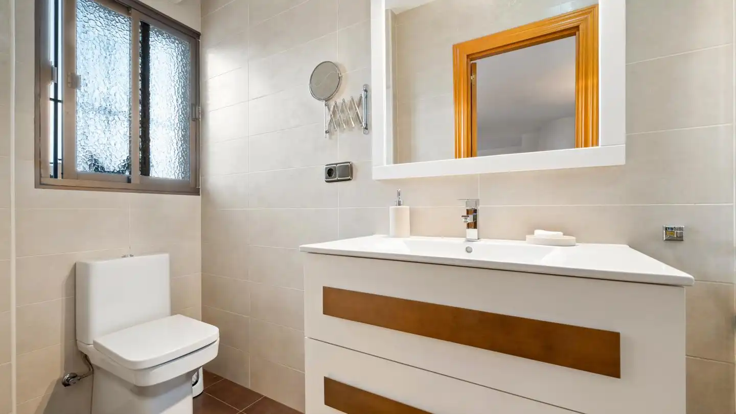 Bathroom of Houses for sale in Almuñécar  with Air Conditioner, Private garden and Terrace