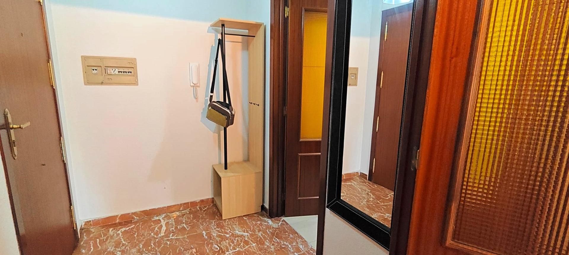 Piso de alquiler en  Granada Capital con Aire acondicionado, Terraza y Amueblado