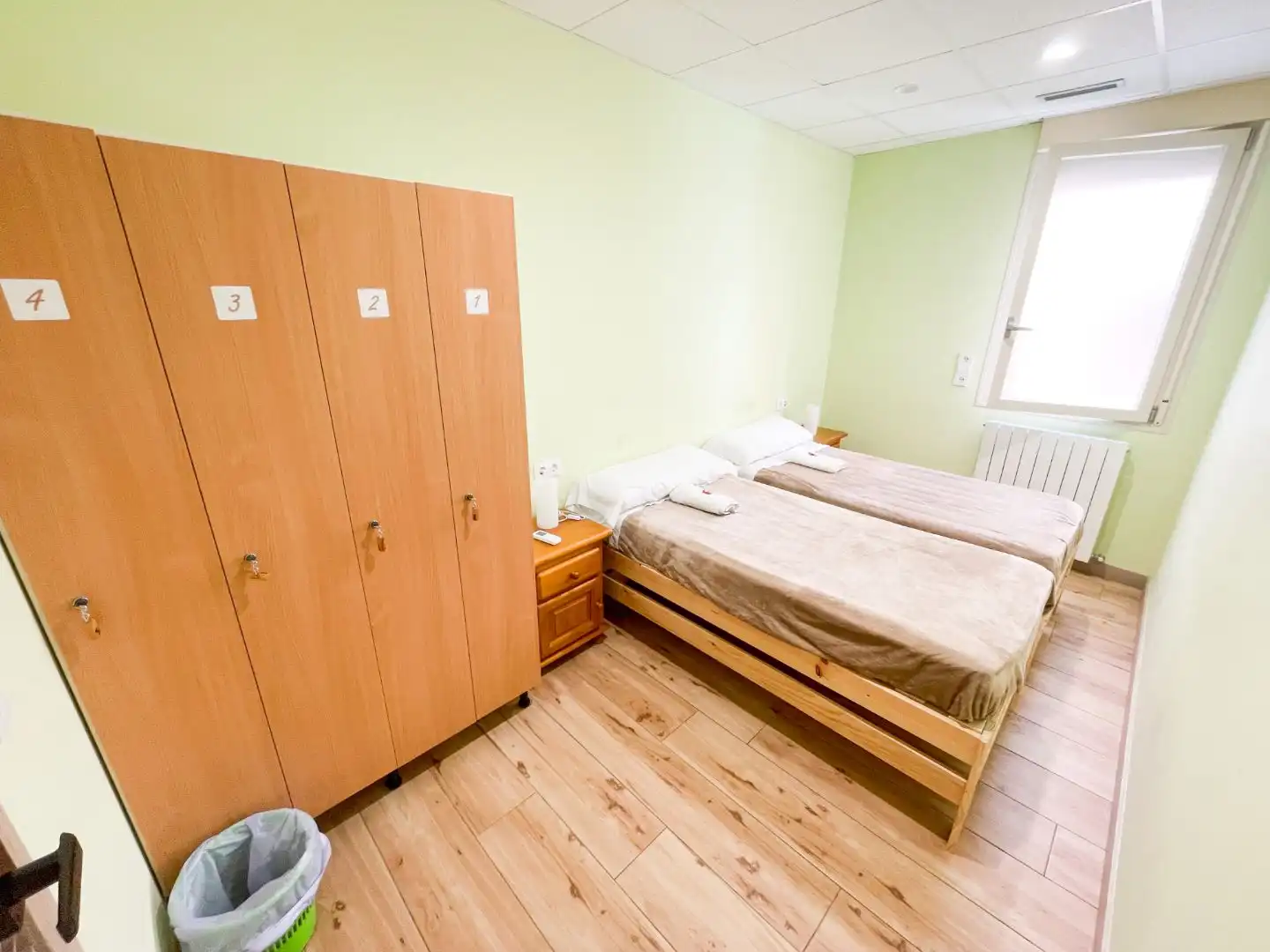 Schlafzimmer von Geschaftsraum zum Verkauf in Valtierra mit Klimaanlage, Heizung und Möbliert