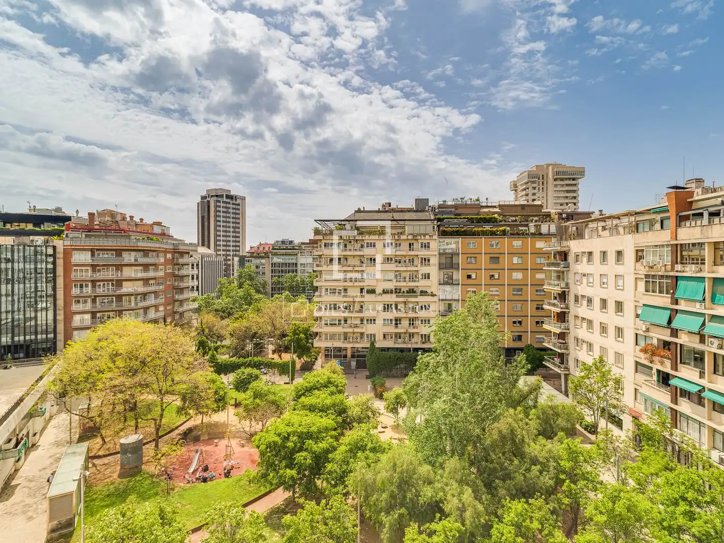 Vista exterior de Piso en venta en Barcelona con Aire acondicionado, Amueblado y Balcón