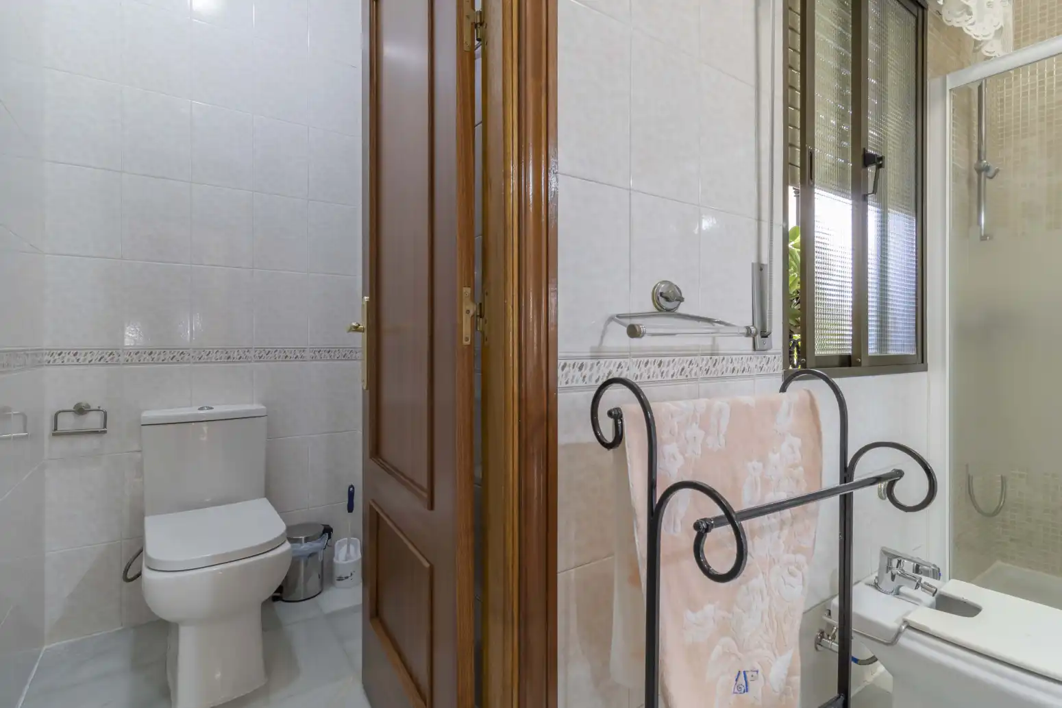 Bany de Casa o xalet en venda en Gines amb Aire condicionat, Terrassa i Traster