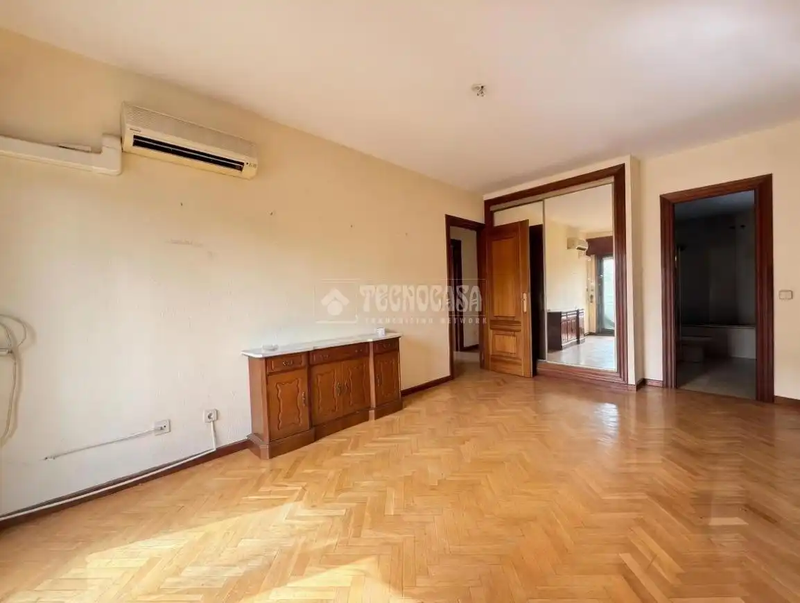 Sala d'estar de Pis en venda en Madrid amb Aire condicionat, Parquet i Terrassa