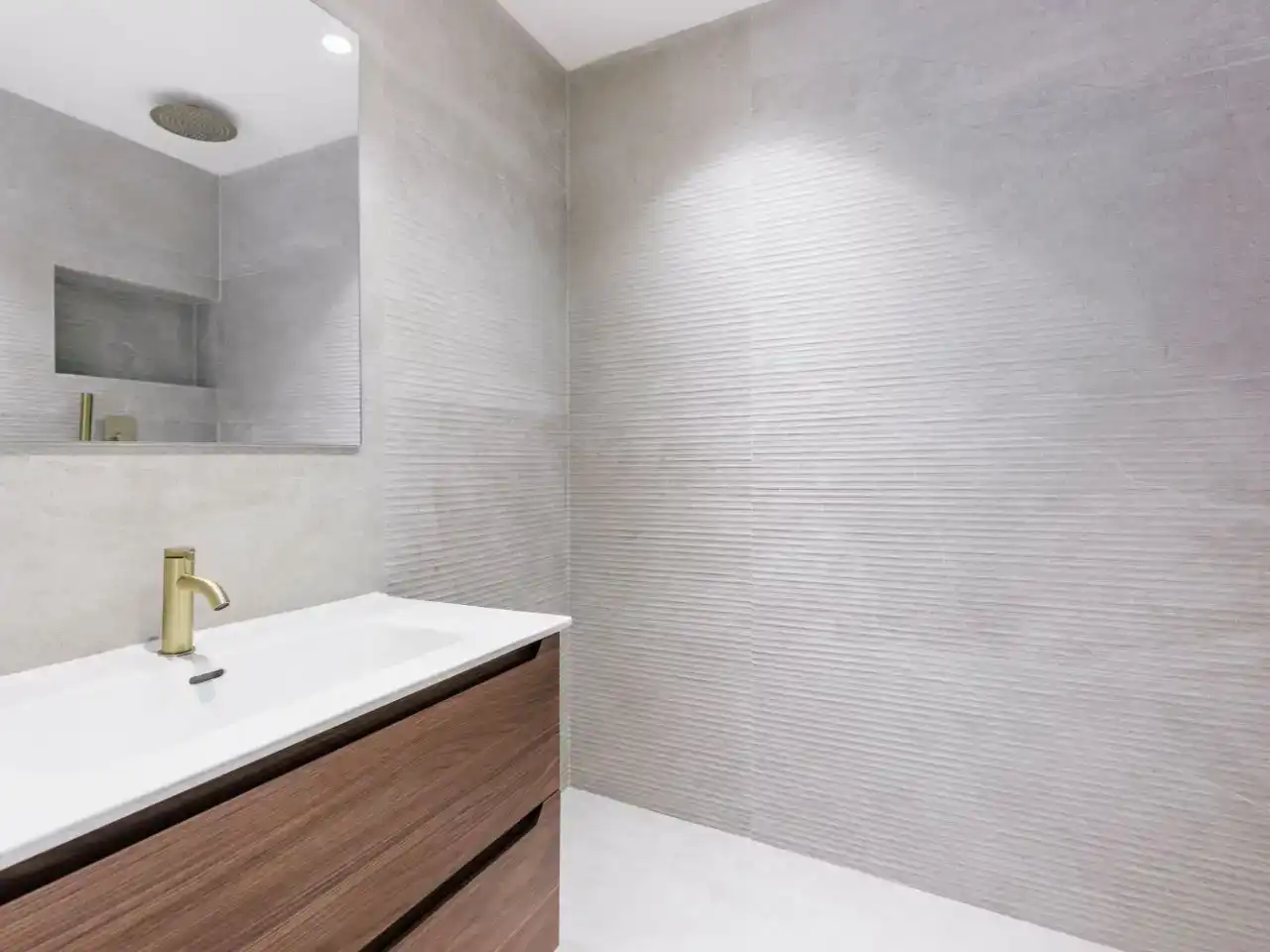 Baño de Piso en venta en  Madrid Capital con Aire acondicionado