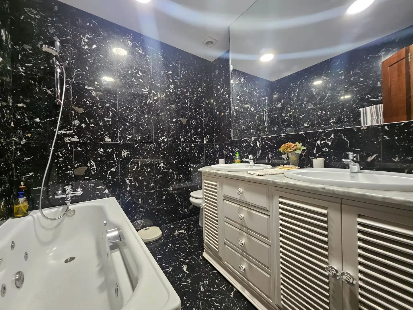 Baño de Dúplex en venta en Torrelavega  con Calefacción y Amueblado