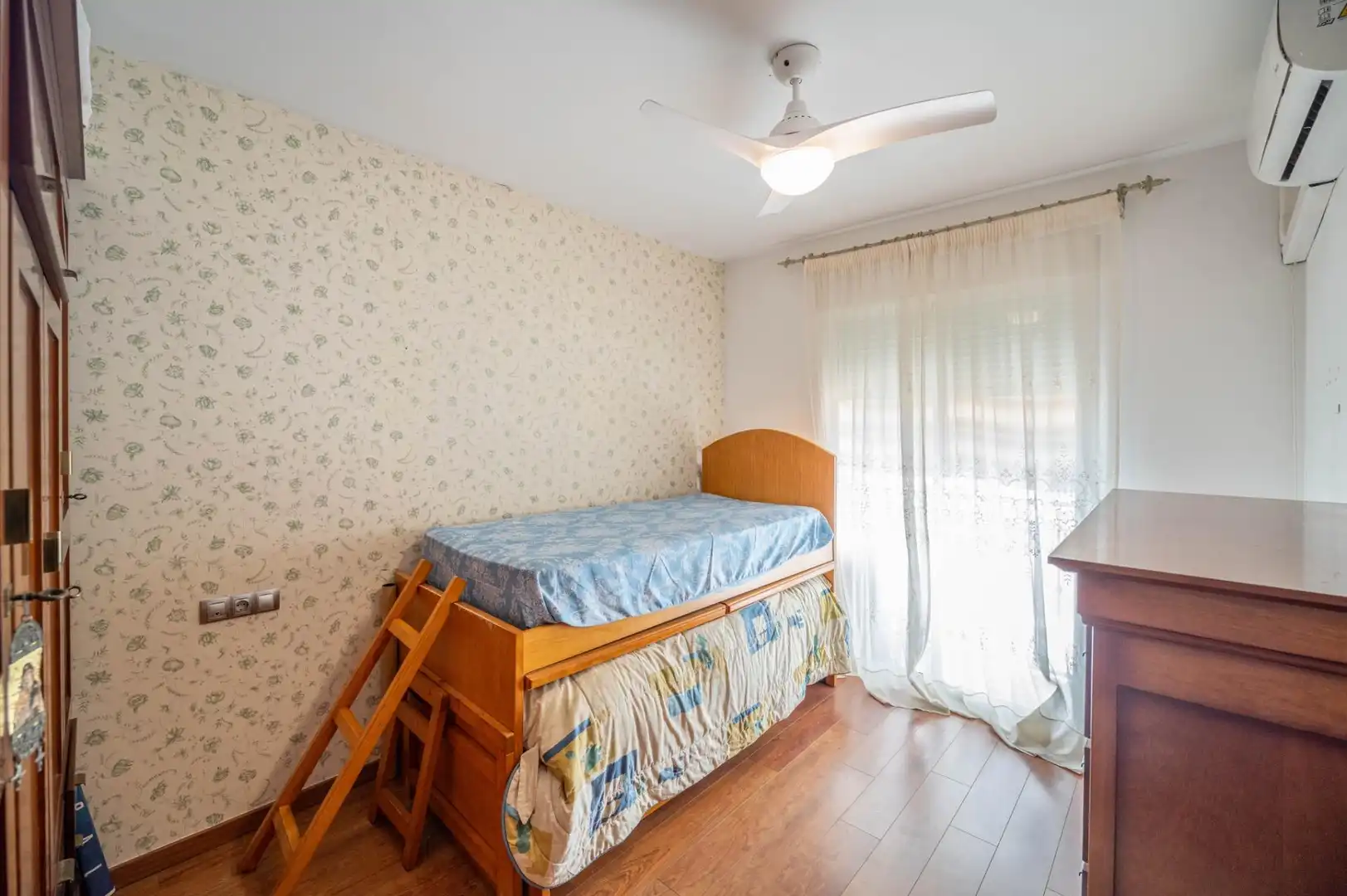 Habitación de Ático en venta en Armilla con Aire acondicionado, Trastero y Amueblado