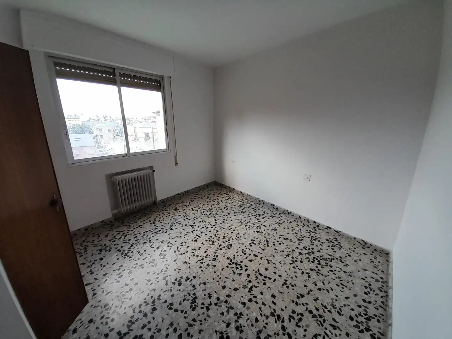 Habitación de Piso en venta en Ponferrada con Calefacción, Terraza y Trastero
